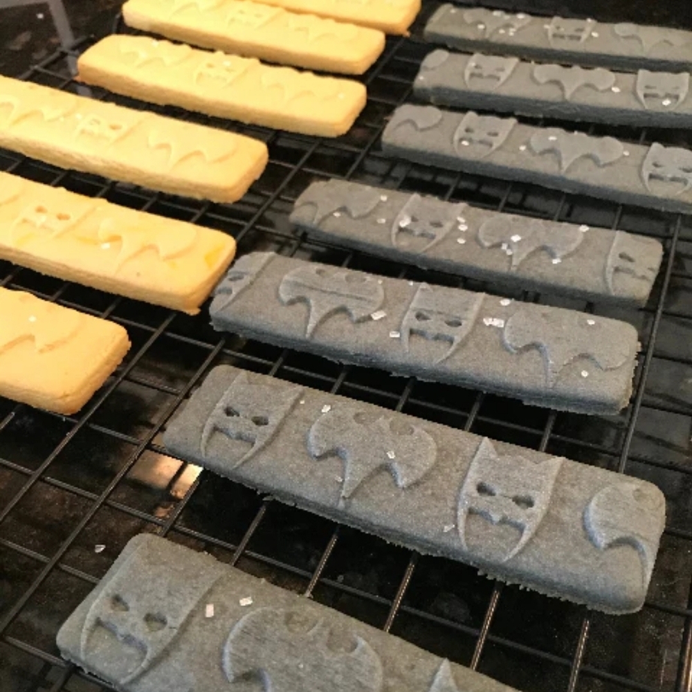 Batman Mask And Symbol Patterned Embossed Baking Rolling Pin - Picture 5 of 10
